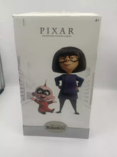 Load image into Gallery viewer, Disney Pixar Animation Studios Edna Mode and Jack Jack Limited Edition 12&quot; Dolls
